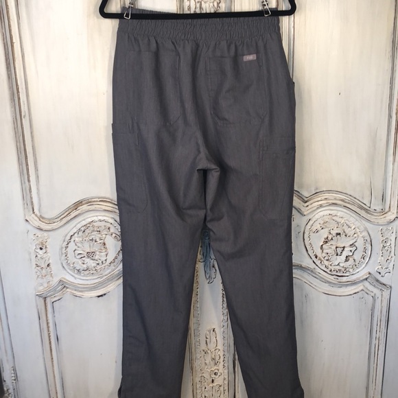FIGS Technical Collection Graphite Gray Cargo Scrub Medical Pants Size Medium - Picture 8 of 12
